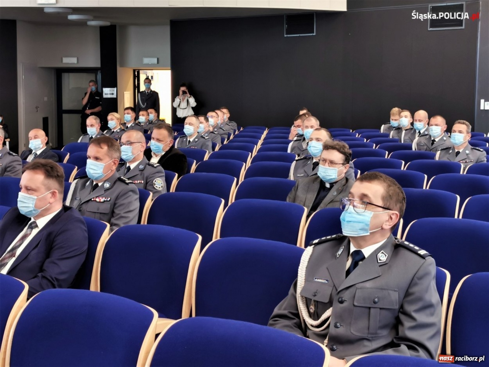 Zdjęcie w galerii na portalu naszraciborz.pl: Burmistrz Kuźni Raciborskiej z Medalem za Zasługi dla Policji wiadomości z regionu