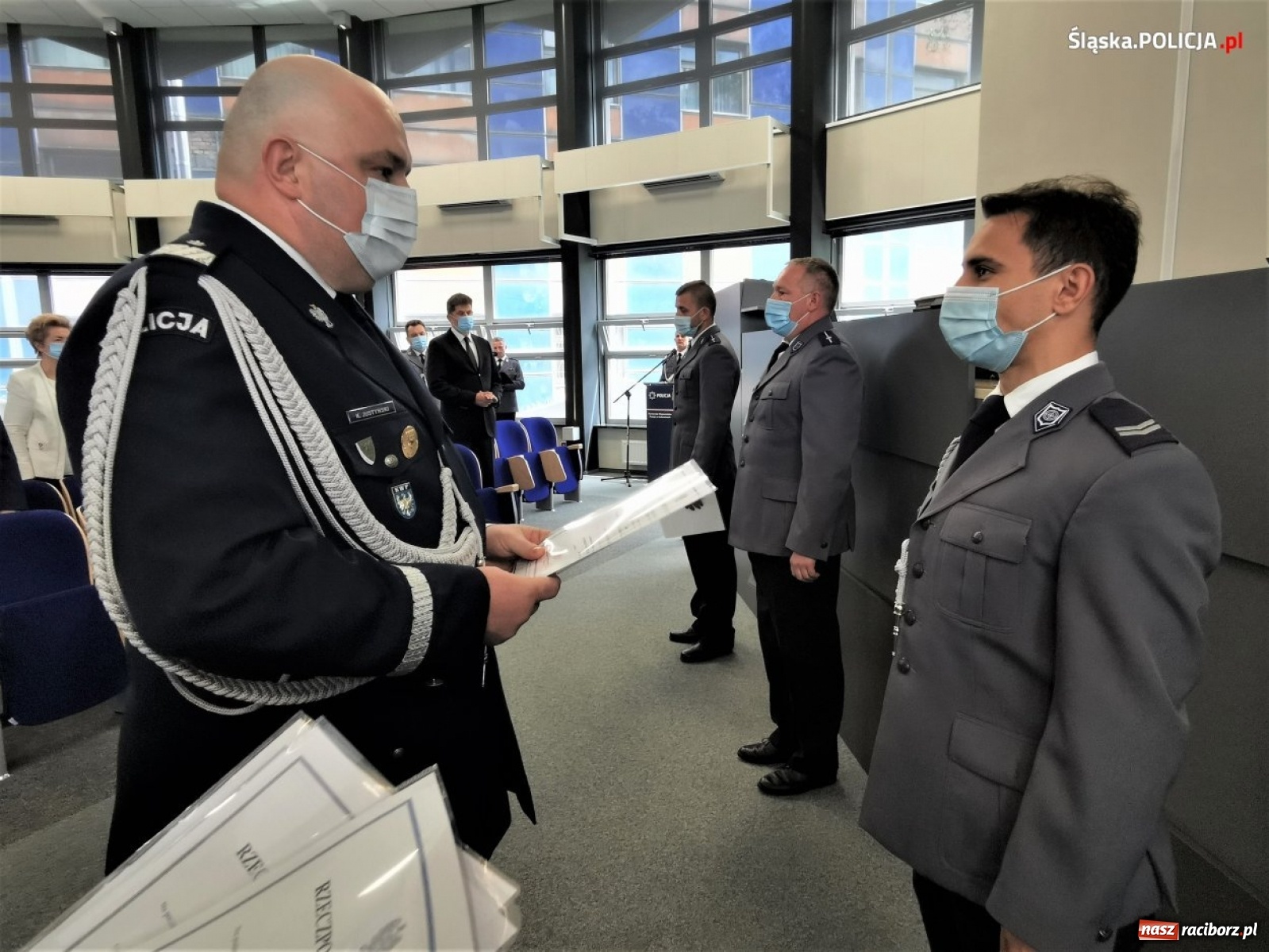 Zdjęcie w galerii na portalu naszraciborz.pl: Burmistrz Kuźni Raciborskiej z Medalem za Zasługi dla Policji wiadomości z regionu