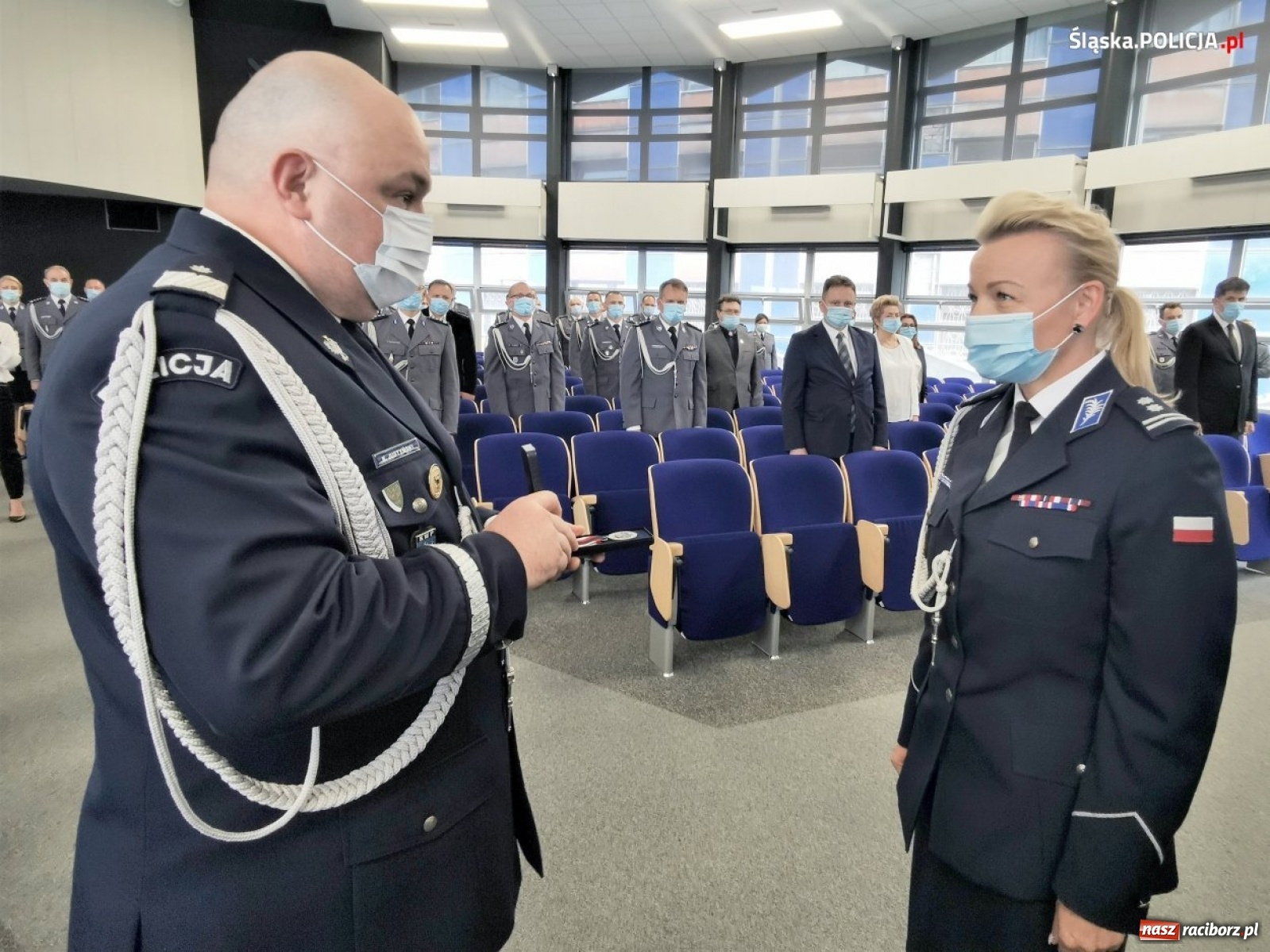 Zdjęcie w galerii na portalu naszraciborz.pl: Burmistrz Kuźni Raciborskiej z Medalem za Zasługi dla Policji wiadomości z regionu