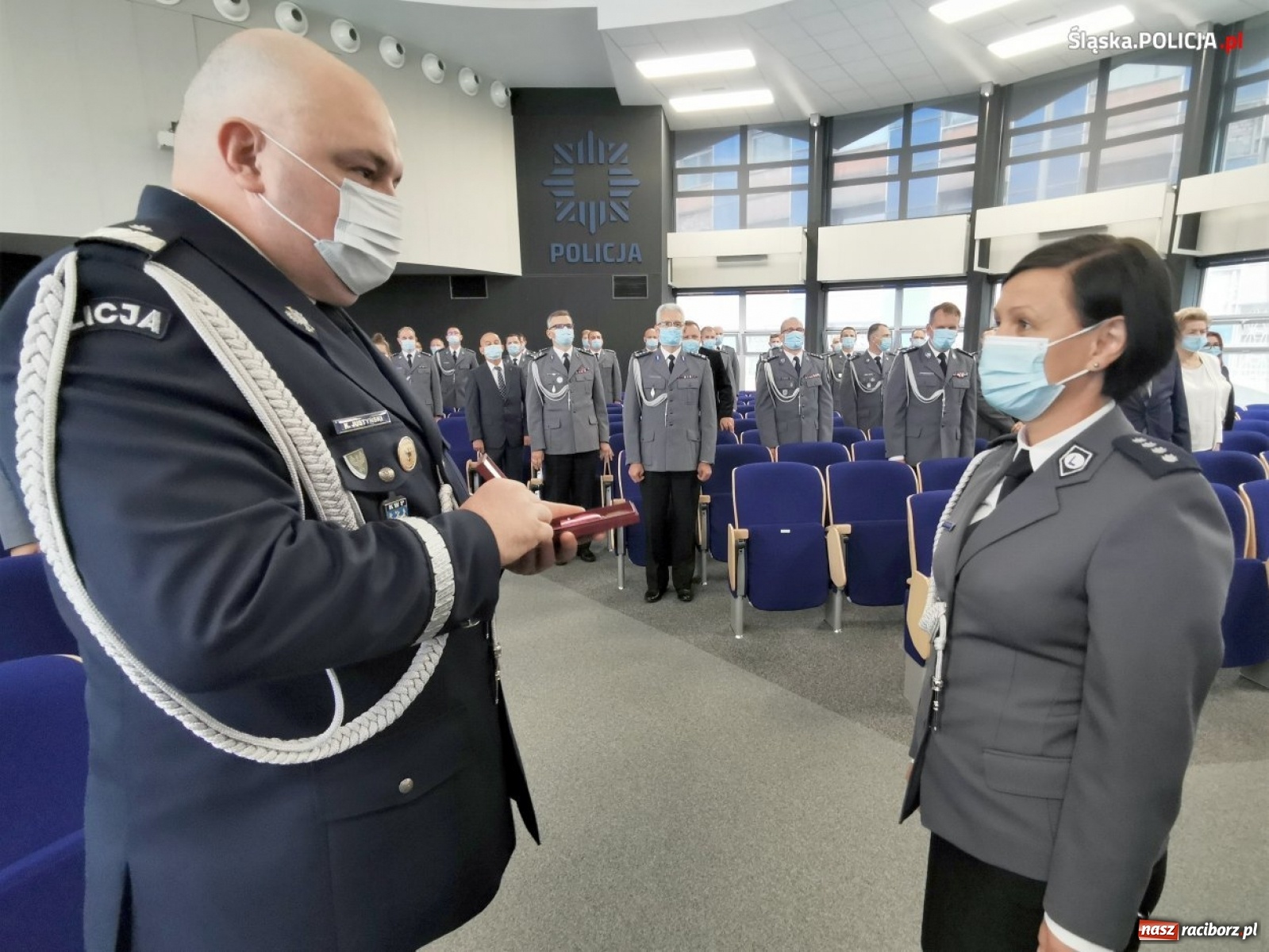 Zdjęcie w galerii na portalu naszraciborz.pl: Burmistrz Kuźni Raciborskiej z Medalem za Zasługi dla Policji wiadomości z regionu