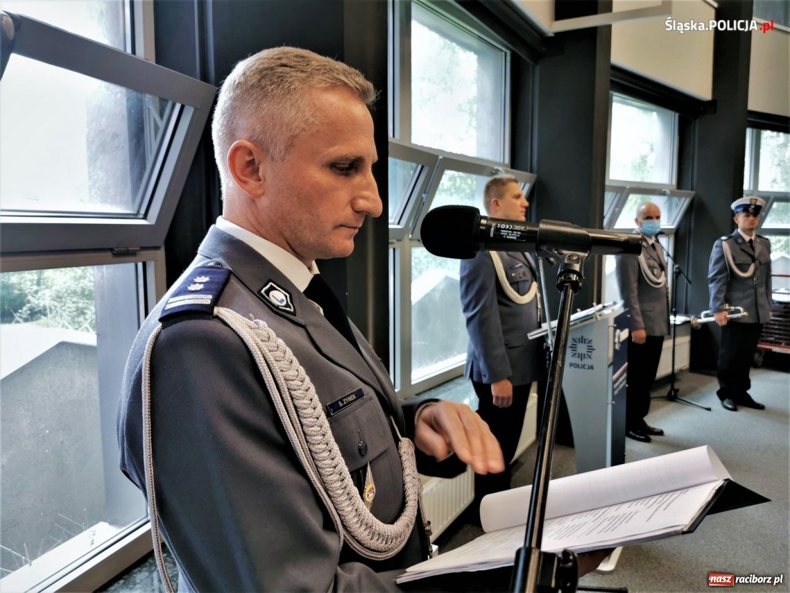 Zdjęcie w galerii na portalu naszraciborz.pl: Burmistrz Kuźni Raciborskiej z Medalem za Zasługi dla Policji wiadomości z regionu