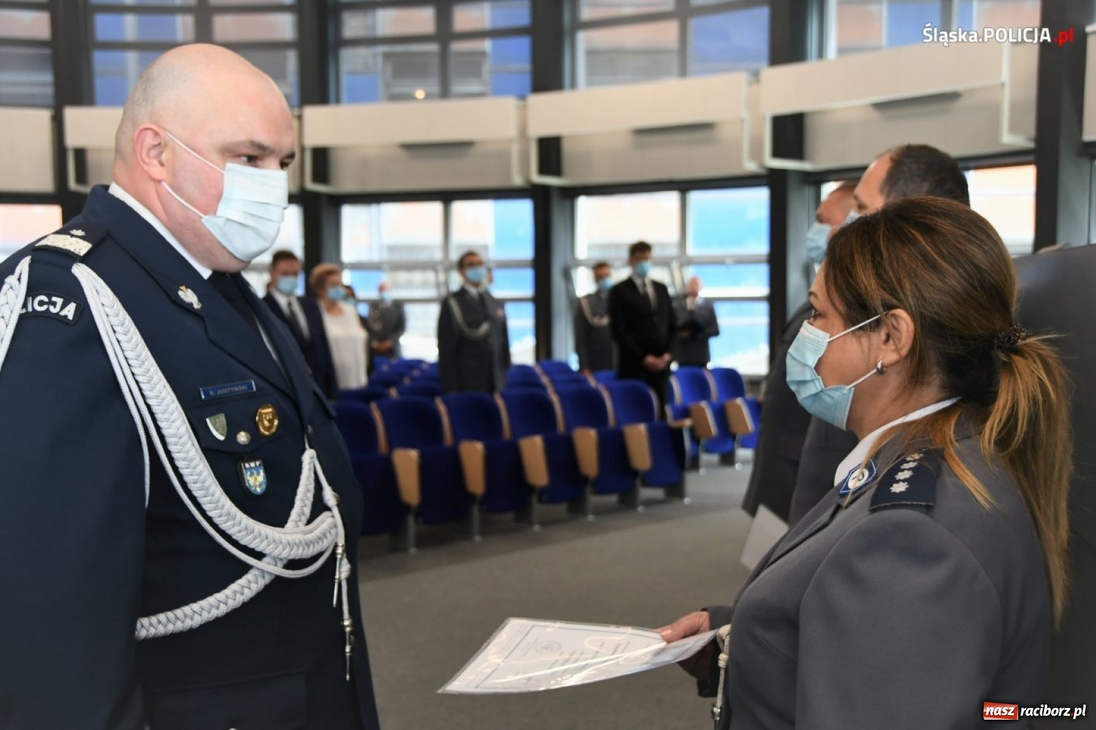 Zdjęcie w galerii na portalu naszraciborz.pl: Burmistrz Kuźni Raciborskiej z Medalem za Zasługi dla Policji wiadomości z regionu