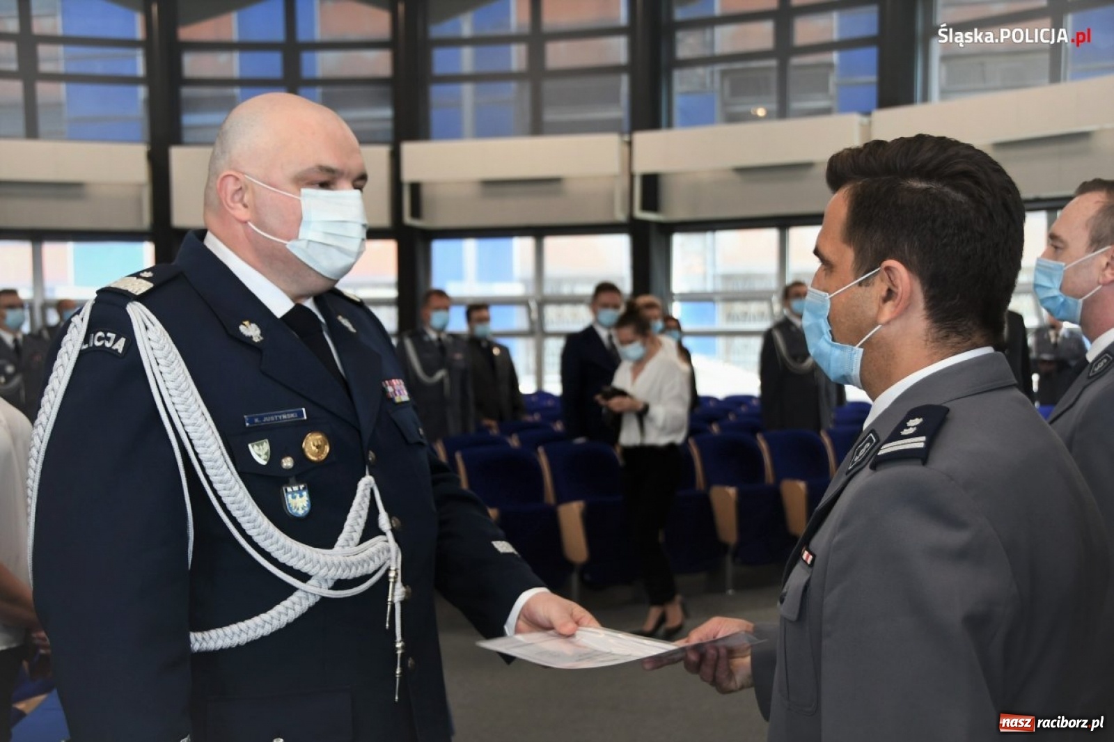 Zdjęcie w galerii na portalu naszraciborz.pl: Burmistrz Kuźni Raciborskiej z Medalem za Zasługi dla Policji wiadomości z regionu