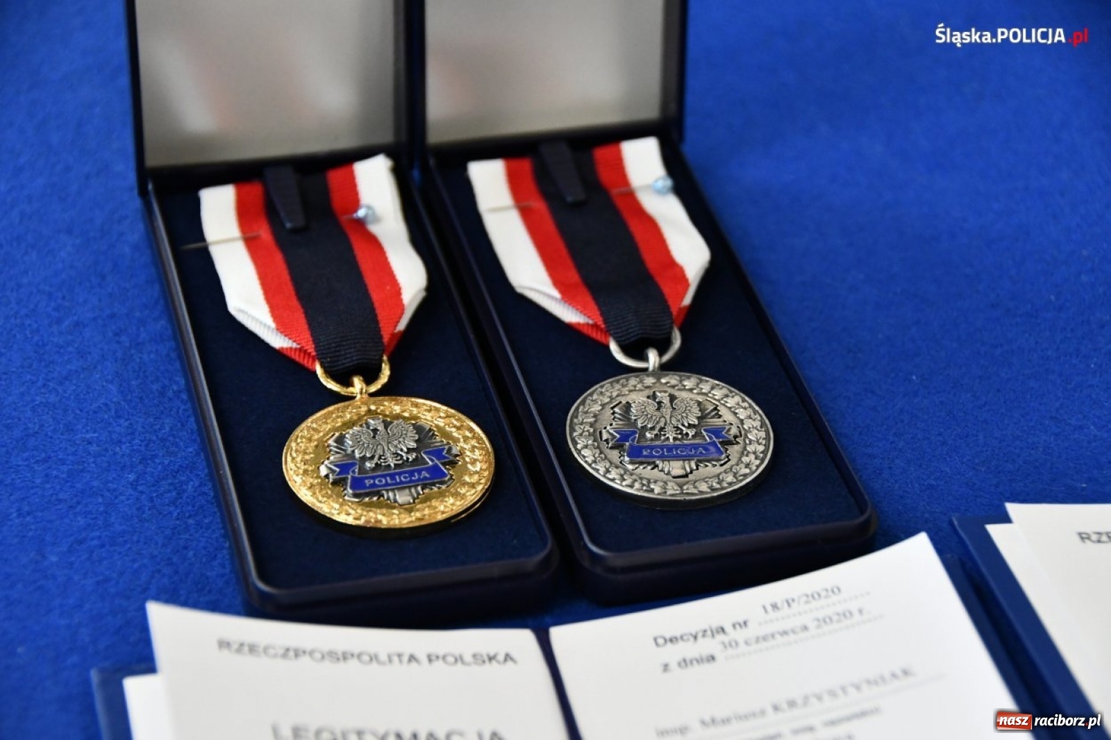 Zdjęcie w galerii na portalu naszraciborz.pl: Burmistrz Kuźni Raciborskiej z Medalem za Zasługi dla Policji wiadomości z regionu