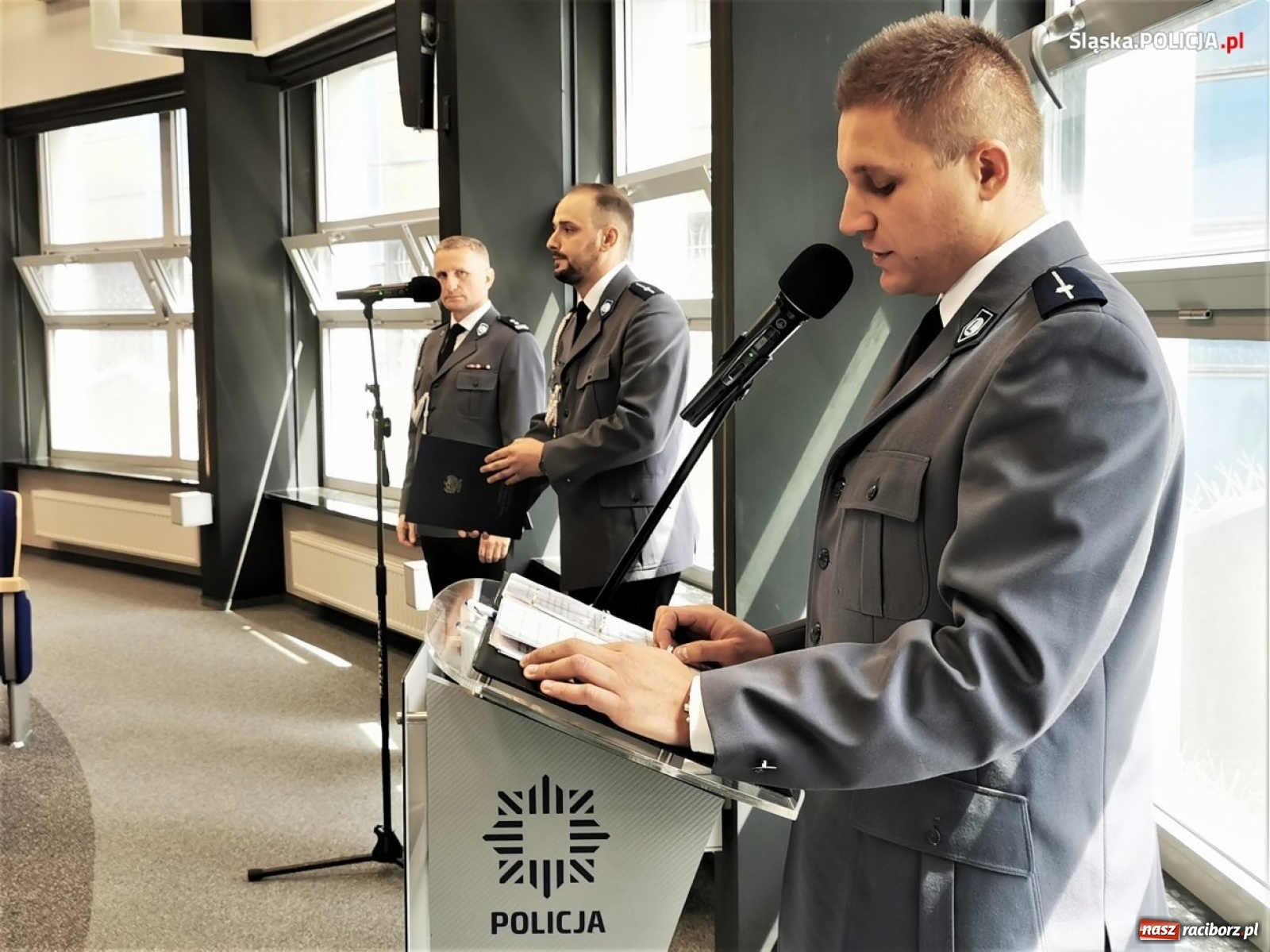 Zdjęcie w galerii na portalu naszraciborz.pl: Burmistrz Kuźni Raciborskiej z Medalem za Zasługi dla Policji wiadomości z regionu