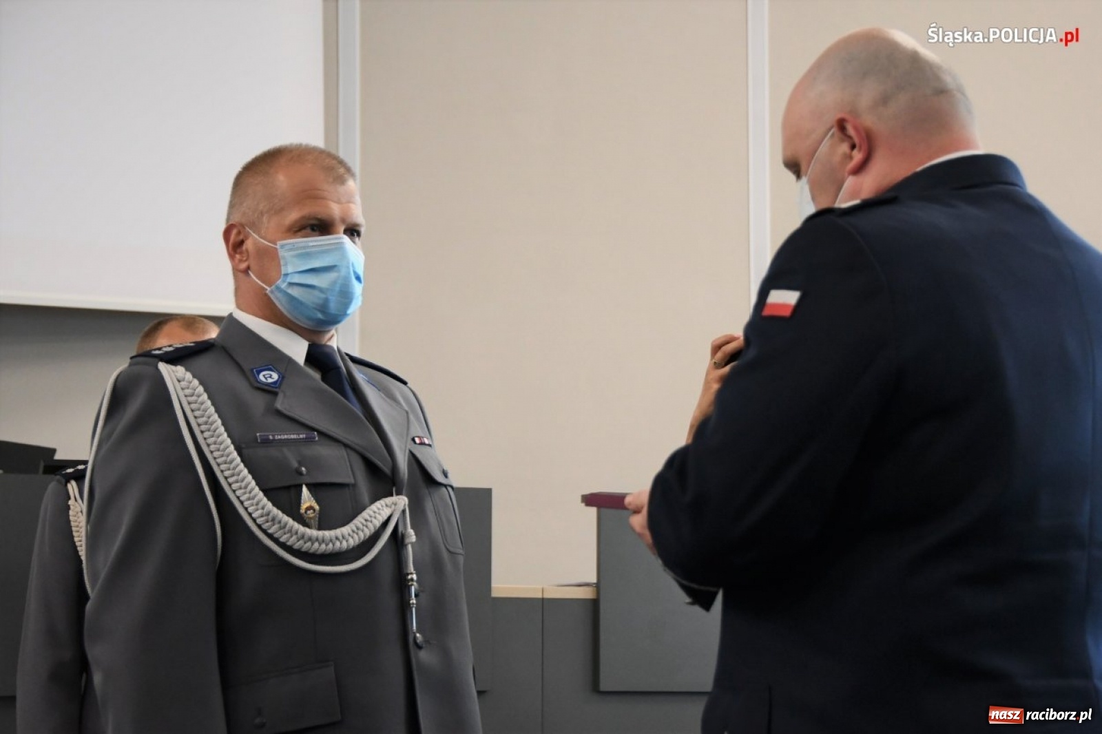 Zdjęcie w galerii na portalu naszraciborz.pl: Burmistrz Kuźni Raciborskiej z Medalem za Zasługi dla Policji wiadomości z regionu