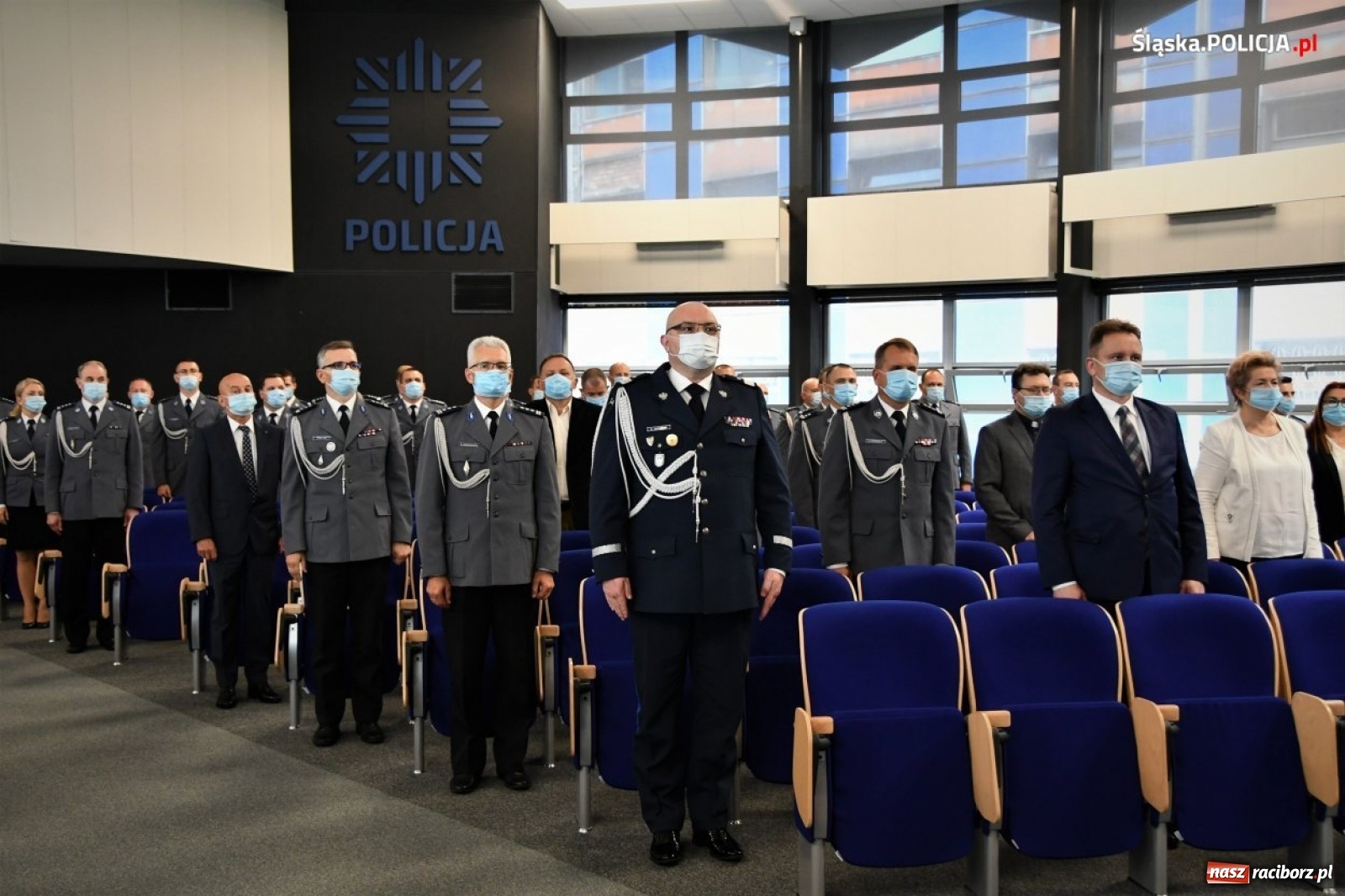 Zdjęcie w galerii na portalu naszraciborz.pl: Burmistrz Kuźni Raciborskiej z Medalem za Zasługi dla Policji wiadomości z regionu