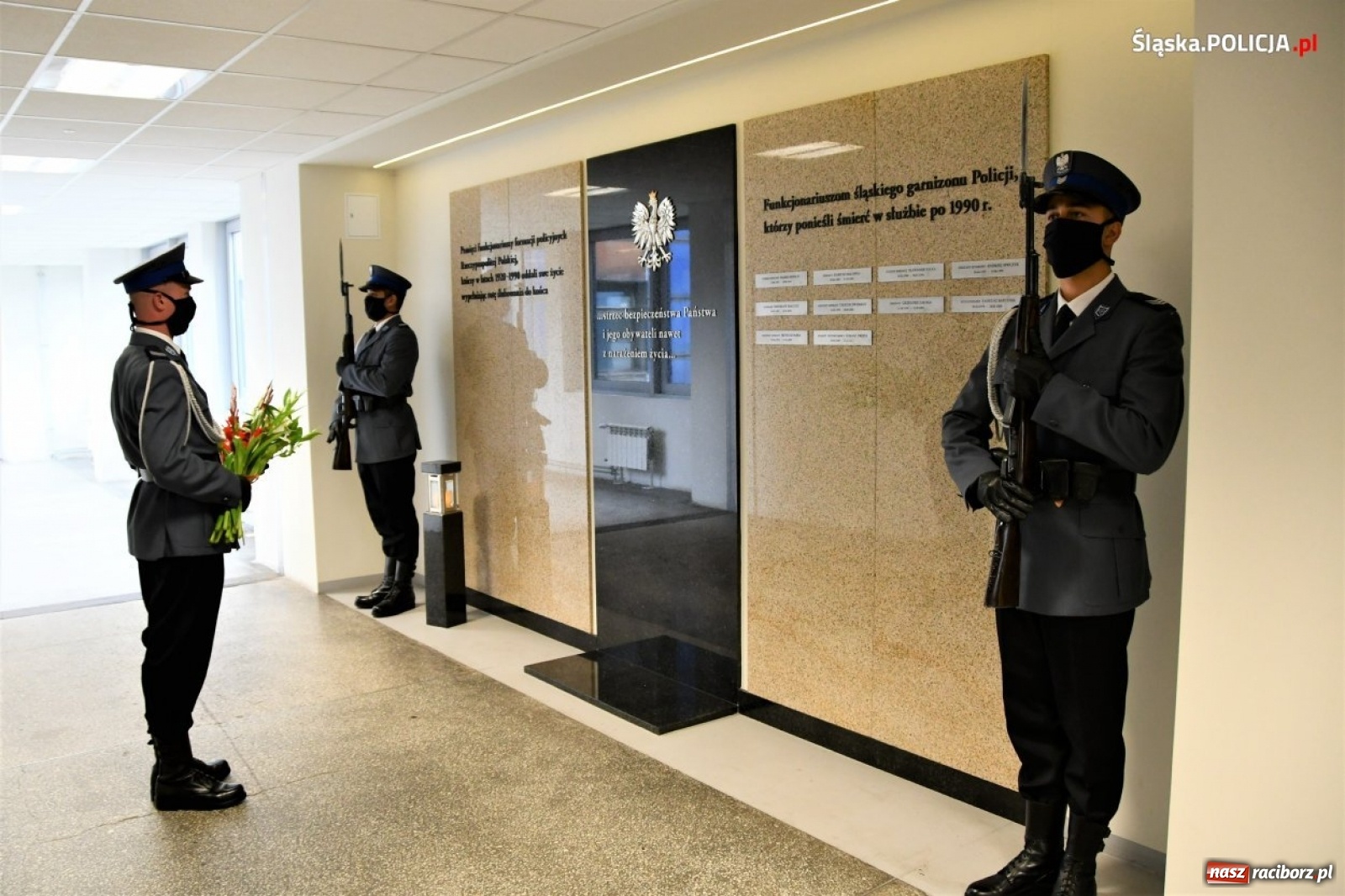 Zdjęcie w galerii na portalu naszraciborz.pl: Burmistrz Kuźni Raciborskiej z Medalem za Zasługi dla Policji wiadomości z regionu