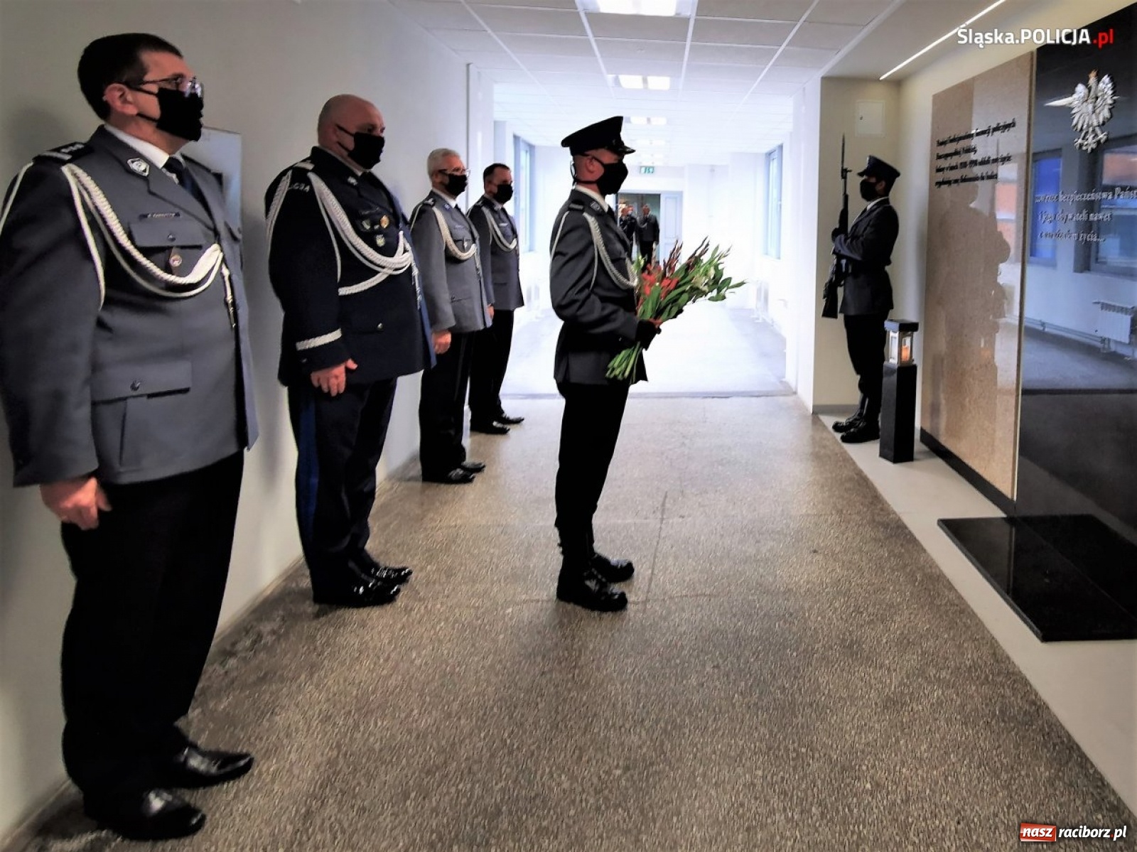 Zdjęcie w galerii na portalu naszraciborz.pl: Burmistrz Kuźni Raciborskiej z Medalem za Zasługi dla Policji wiadomości z regionu