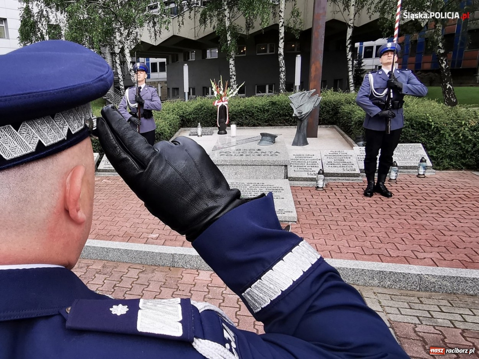 Zdjęcie w galerii na portalu naszraciborz.pl: Burmistrz Kuźni Raciborskiej z Medalem za Zasługi dla Policji wiadomości z regionu