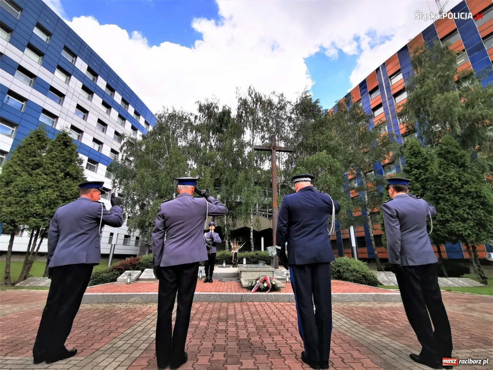 Zdjęcie w galerii na portalu naszraciborz.pl: Burmistrz Kuźni Raciborskiej z Medalem za Zasługi dla Policji wiadomości z regionu