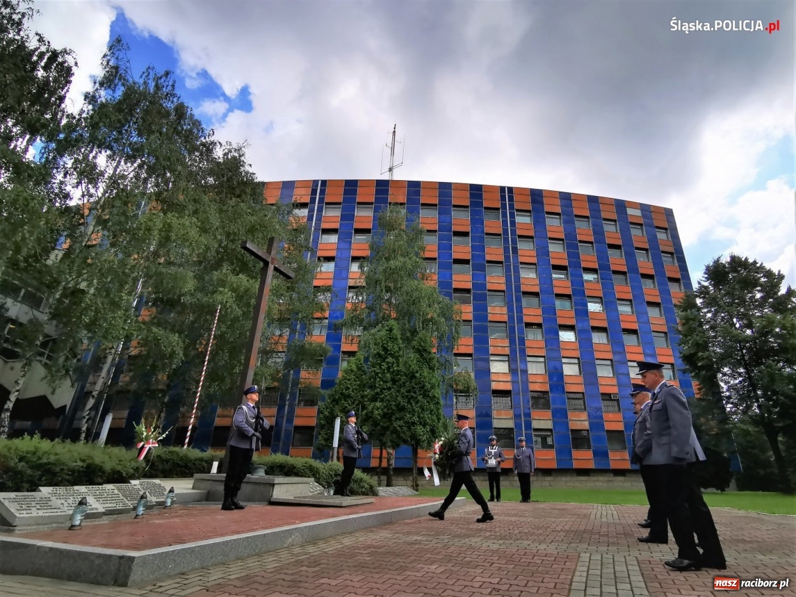 Zdjęcie w galerii na portalu naszraciborz.pl: Burmistrz Kuźni Raciborskiej z Medalem za Zasługi dla Policji wiadomości z regionu