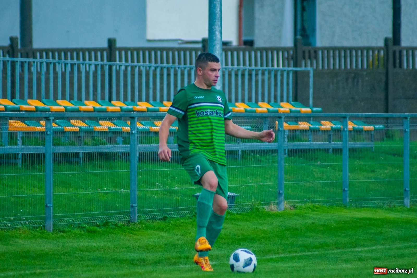 Zdjęcie w galerii na portalu naszraciborz.pl: Głowa Mateusza Kocota tajną bronią Tworkowa [FOTO] wiadomości z regionu