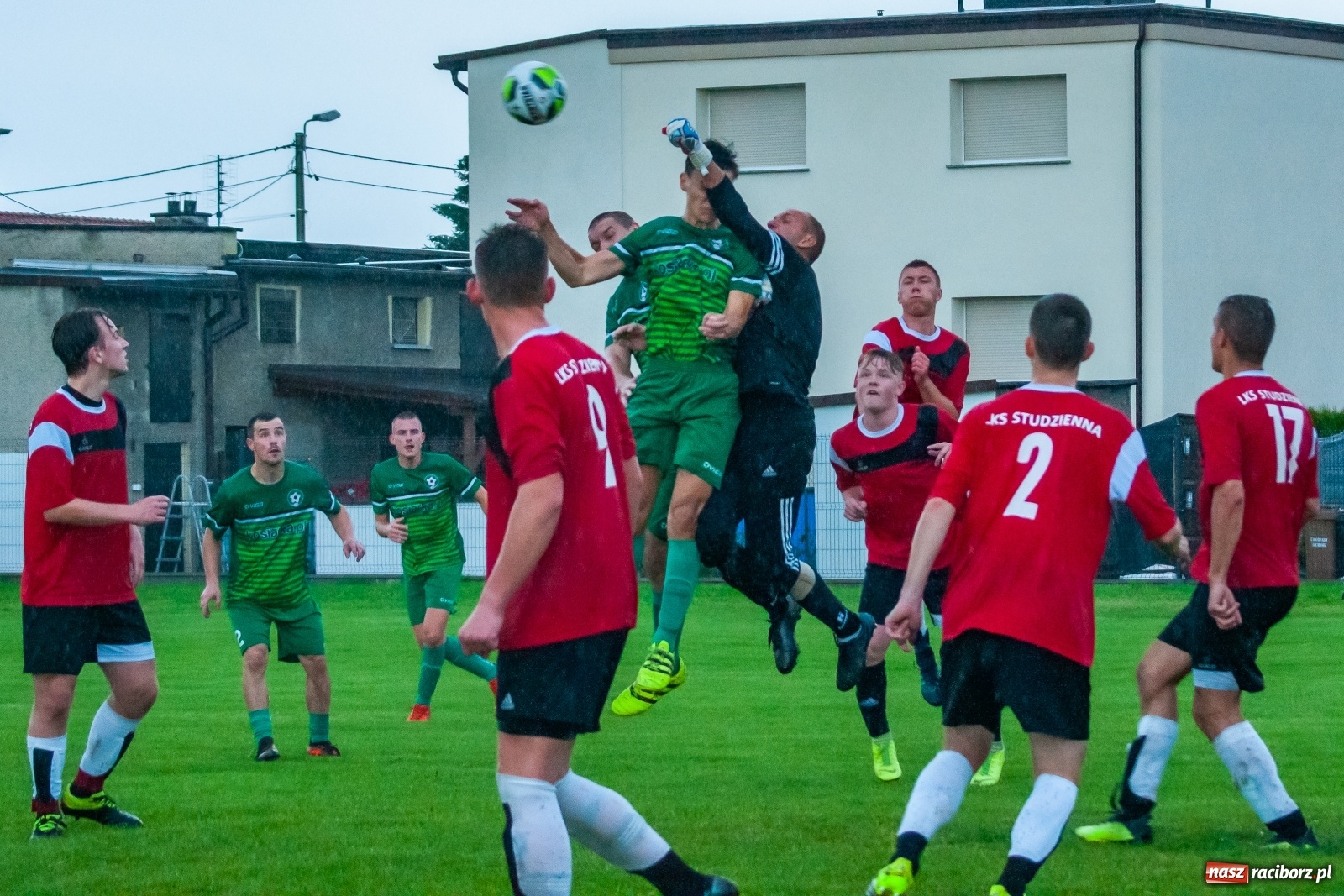 Zdjęcie w galerii na portalu naszraciborz.pl: Głowa Mateusza Kocota tajną bronią Tworkowa [FOTO] wiadomości z regionu