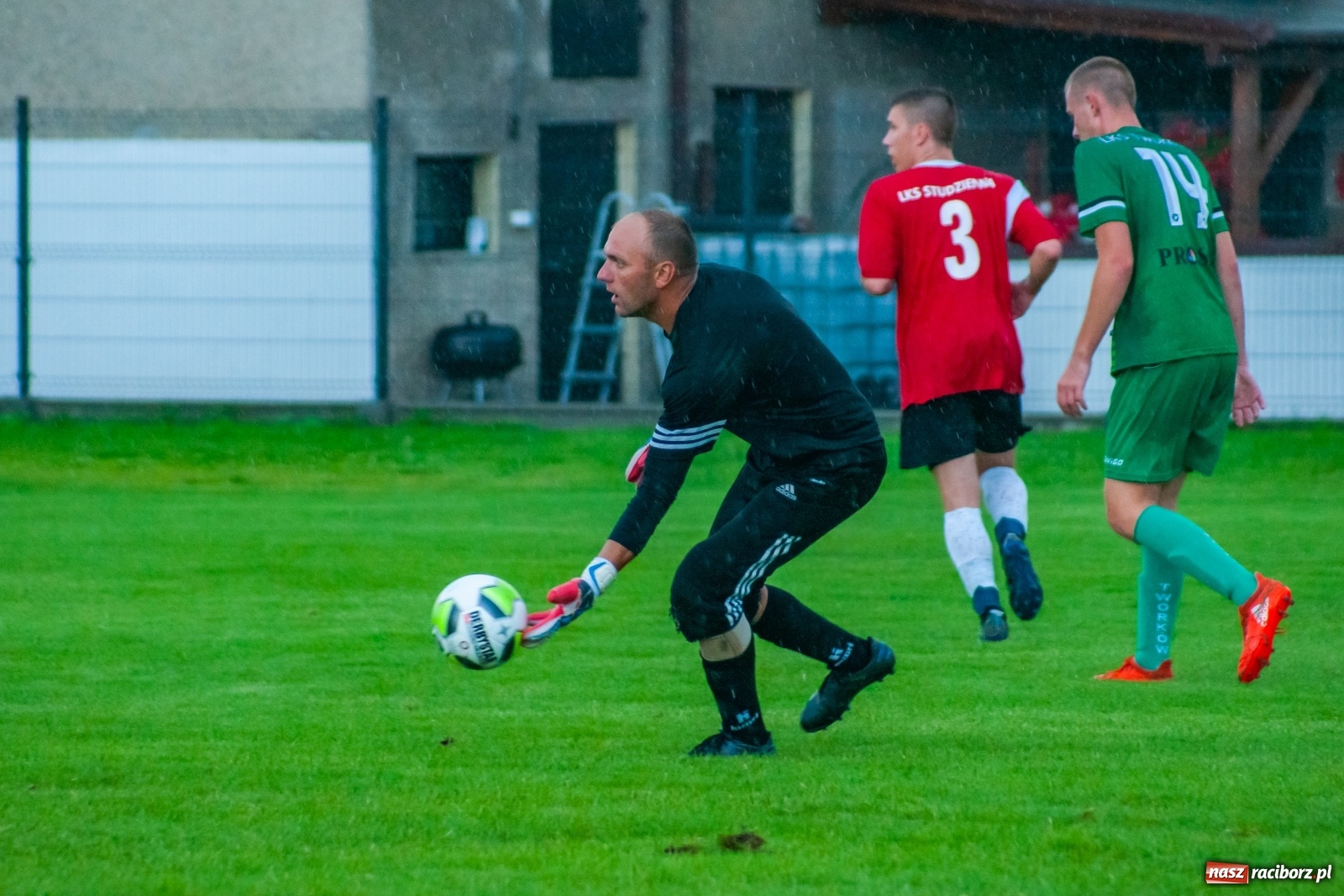 Zdjęcie w galerii na portalu naszraciborz.pl: Głowa Mateusza Kocota tajną bronią Tworkowa [FOTO] wiadomości z regionu