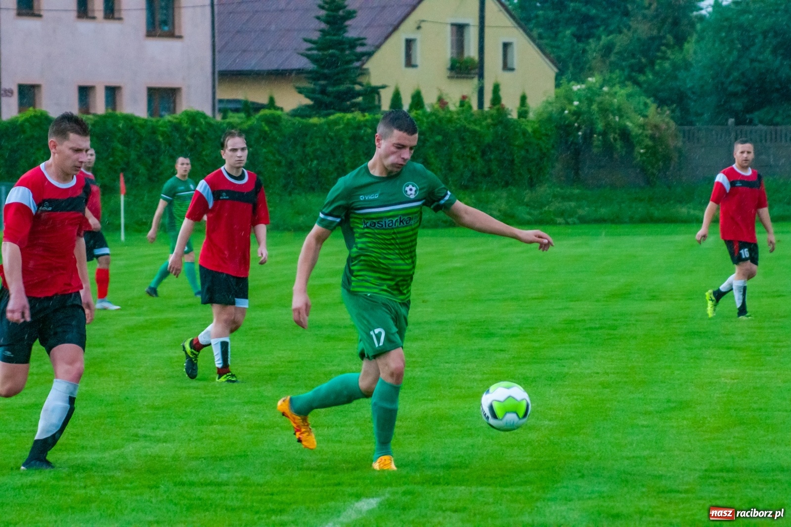 Zdjęcie w galerii na portalu naszraciborz.pl: Głowa Mateusza Kocota tajną bronią Tworkowa [FOTO] wiadomości z regionu