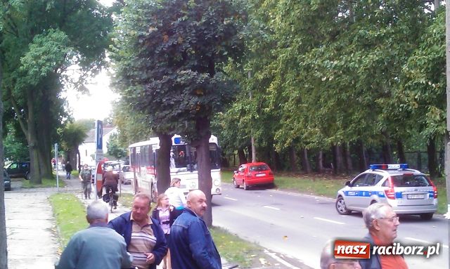 Zdjęcie w galerii na portalu naszraciborz.pl: Potrącenie rowerzystki na Kościuszki wiadomości z regionu