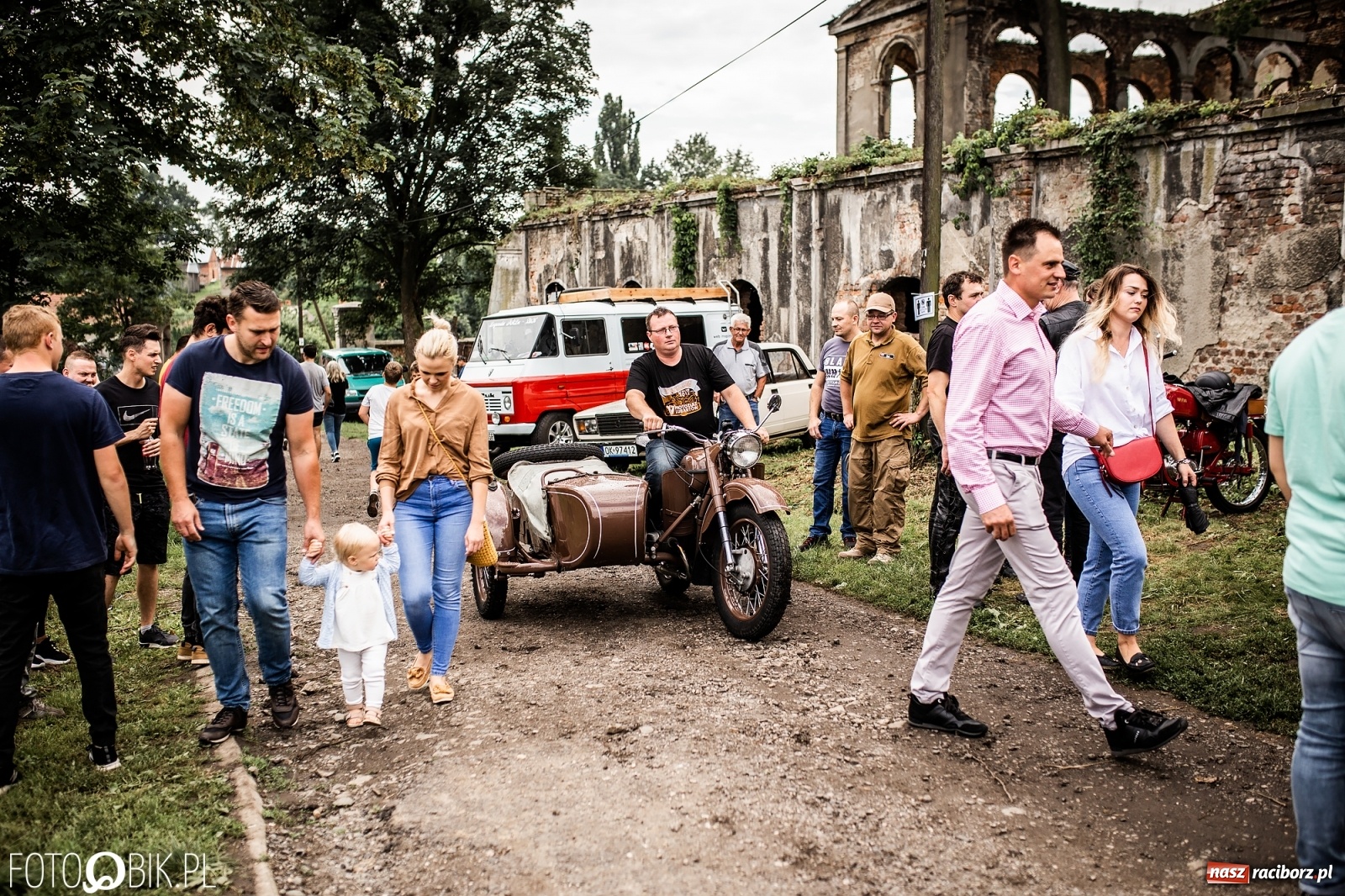 Zdjęcie w galerii na portalu naszraciborz.pl: Pojazdy zabytkowe zjadą do Sławikowa wiadomości z regionu