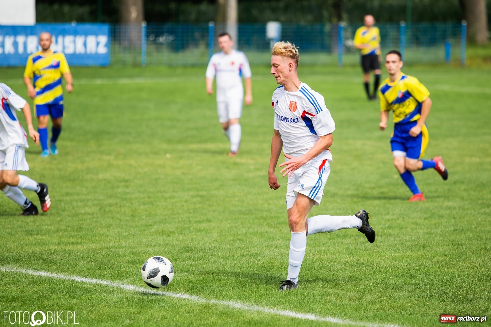 Zdjęcie w galerii na portalu naszraciborz.pl: Sparing. Kanonada w starciu rezerw Krzanowic z Bolesławiem [FOTO] wiadomości z regionu