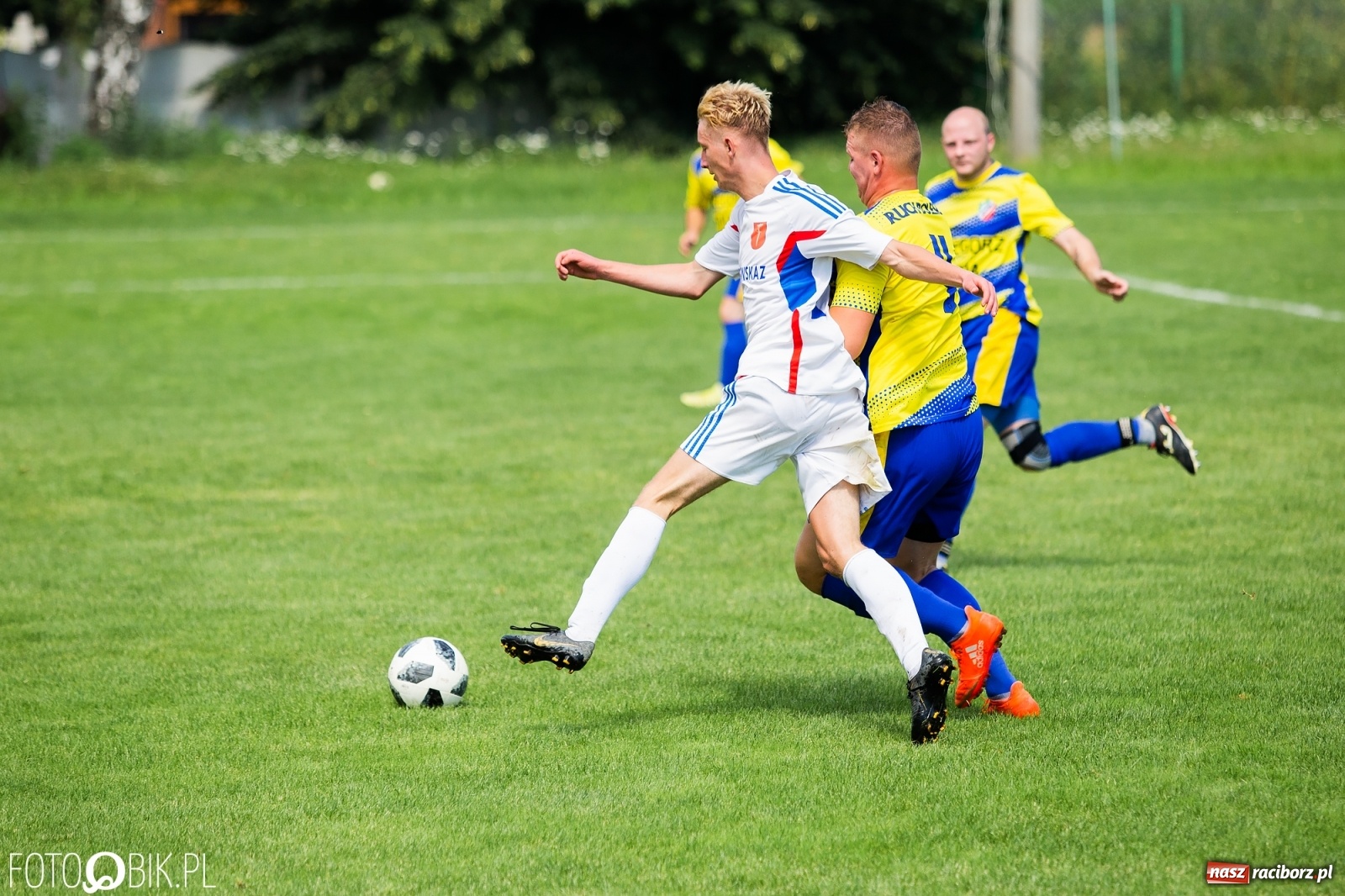 Zdjęcie w galerii na portalu naszraciborz.pl: Sparing. Kanonada w starciu rezerw Krzanowic z Bolesławiem [FOTO] wiadomości z regionu