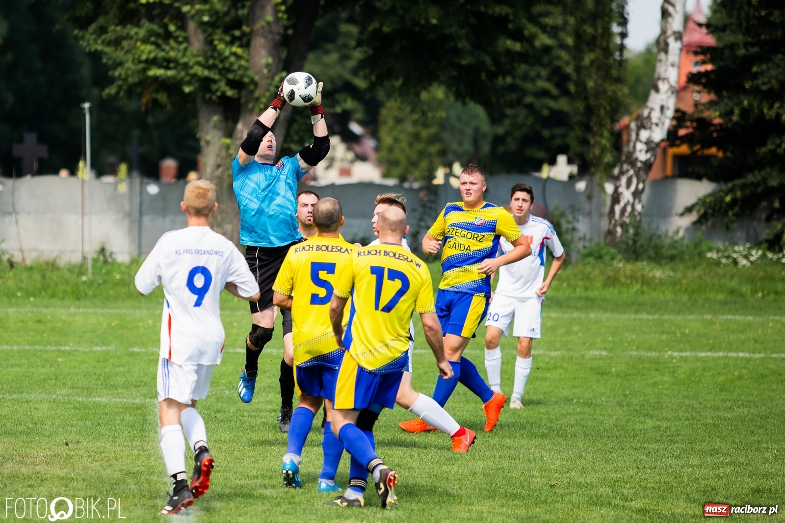 Zdjęcie w galerii na portalu naszraciborz.pl: Sparing. Kanonada w starciu rezerw Krzanowic z Bolesławiem [FOTO] wiadomości z regionu