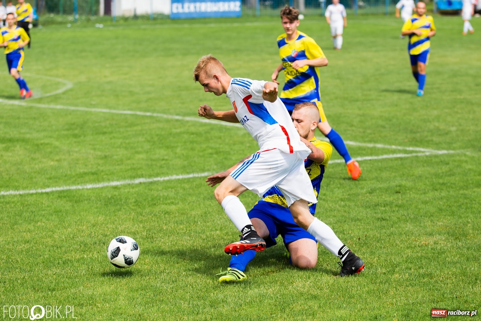 Zdjęcie w galerii na portalu naszraciborz.pl: Sparing. Kanonada w starciu rezerw Krzanowic z Bolesławiem [FOTO] wiadomości z regionu
