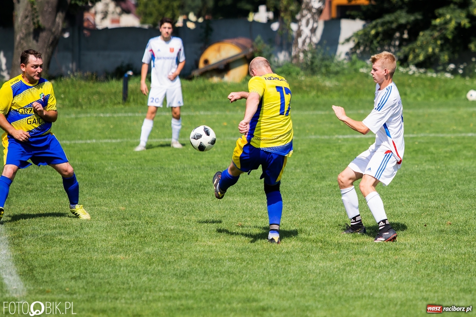 Zdjęcie w galerii na portalu naszraciborz.pl: Sparing. Kanonada w starciu rezerw Krzanowic z Bolesławiem [FOTO] wiadomości z regionu