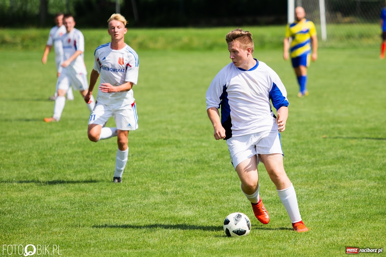 Zdjęcie w galerii na portalu naszraciborz.pl: Sparing. Kanonada w starciu rezerw Krzanowic z Bolesławiem [FOTO] wiadomości z regionu