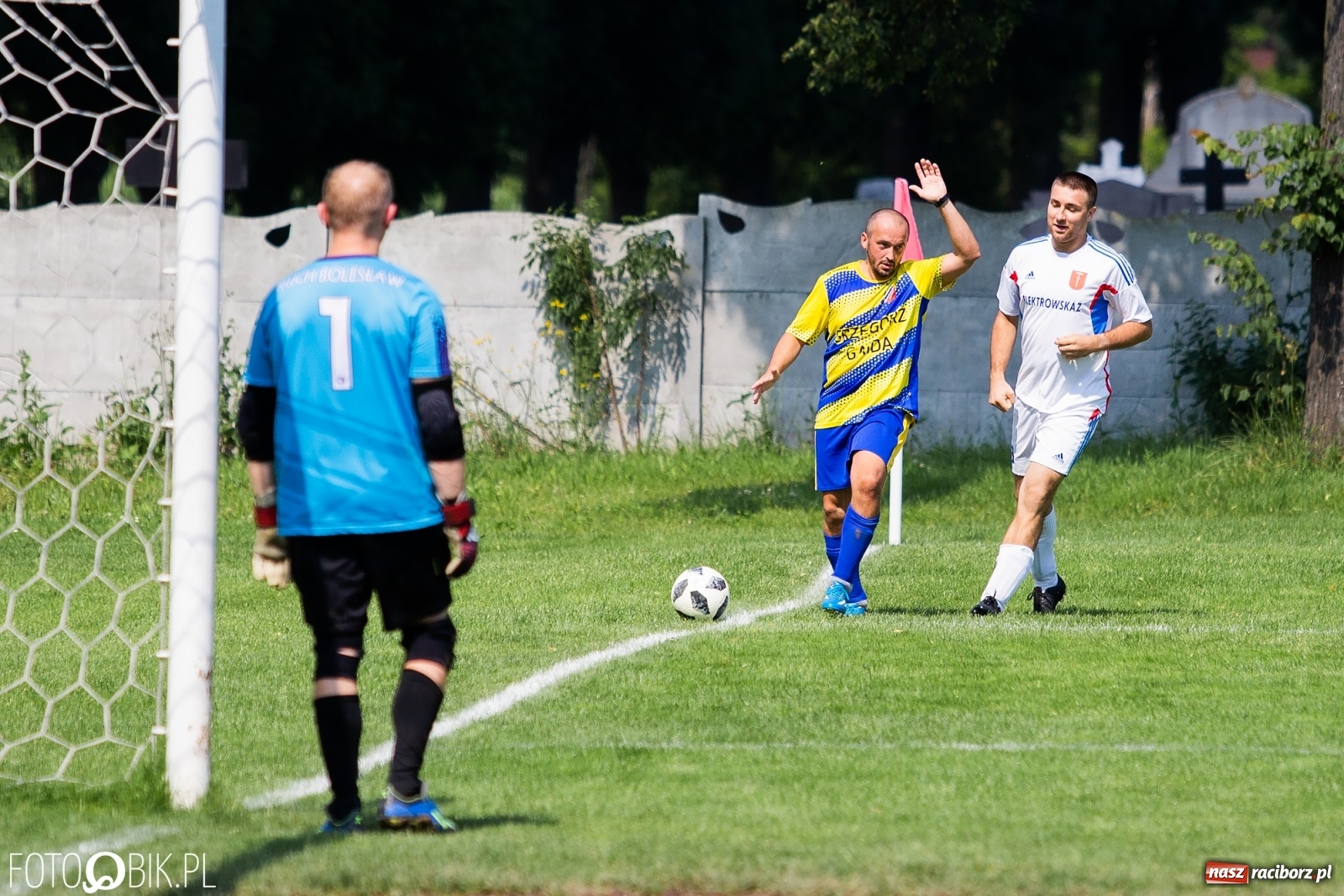 Zdjęcie w galerii na portalu naszraciborz.pl: Sparing. Kanonada w starciu rezerw Krzanowic z Bolesławiem [FOTO] wiadomości z regionu