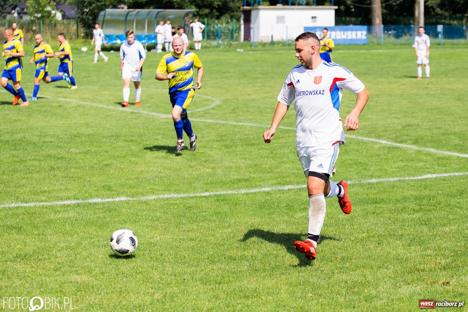 Zdjęcie w galerii na portalu naszraciborz.pl: Sparing. Kanonada w starciu rezerw Krzanowic z Bolesławiem [FOTO] wiadomości z regionu