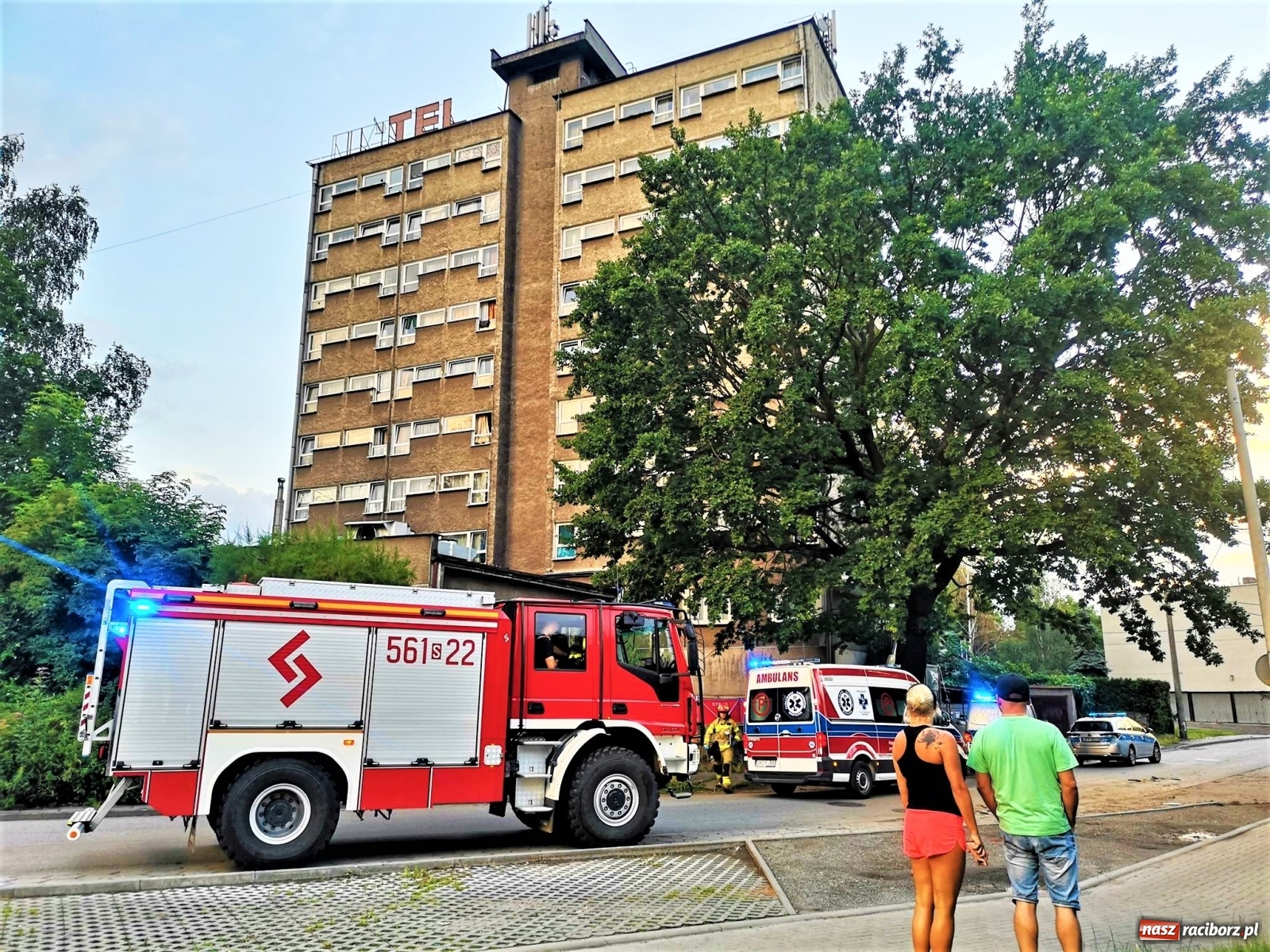 Zdjęcie w galerii na portalu naszraciborz.pl: Tragedia przy Bosackiej. Młody mężczyzna wyskoczył z okna wiadomości z regionu