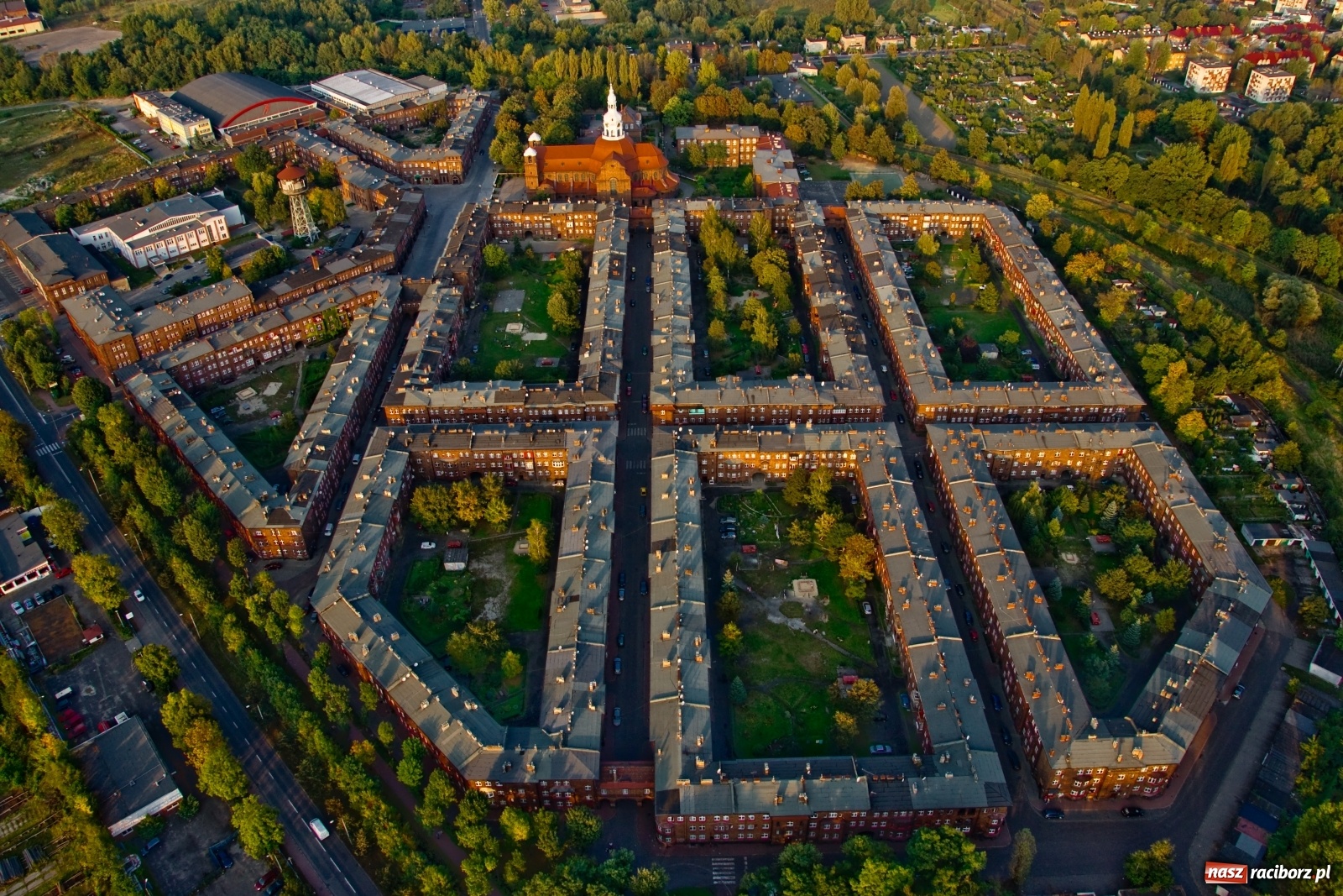 Zdjęcie w galerii na portalu naszraciborz.pl: Ruszyło finałowe głosowanie w plebiscycie na najbardziej filmowe miejsce w regionie wiadomości z regionu