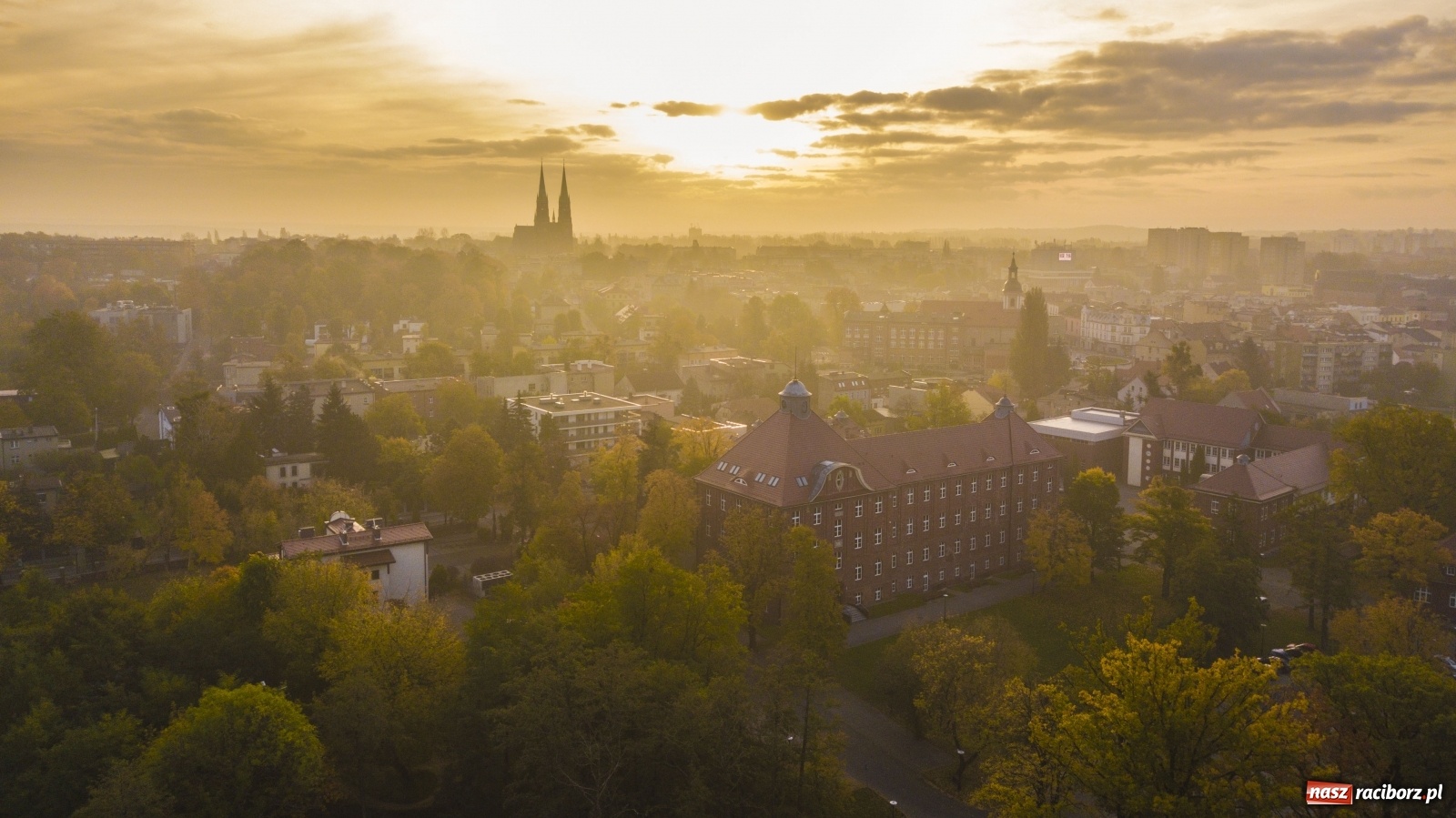 Zdjęcie w galerii na portalu naszraciborz.pl: Ruszyło finałowe głosowanie w plebiscycie na najbardziej filmowe miejsce w regionie wiadomości z regionu