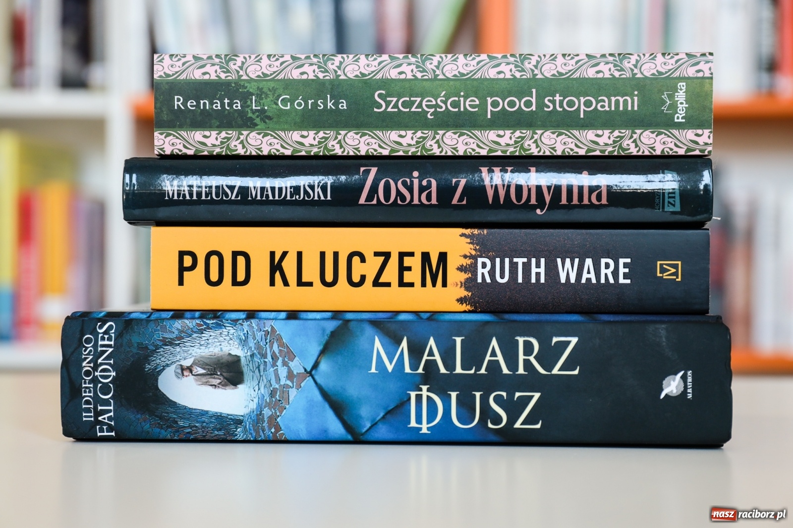 Zdjęcie w galerii na portalu naszraciborz.pl: Nowości wydawnicze na bibliotecznych półkach wiadomości z regionu