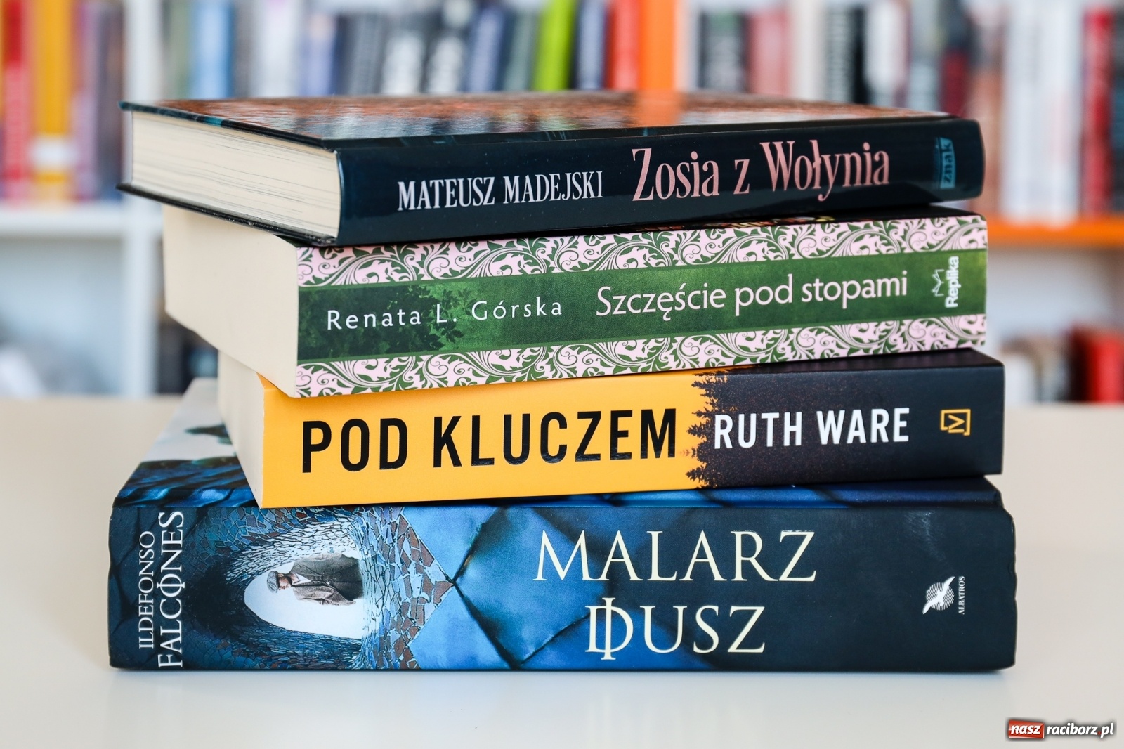 Zdjęcie w galerii na portalu naszraciborz.pl: Nowości wydawnicze na bibliotecznych półkach wiadomości z regionu