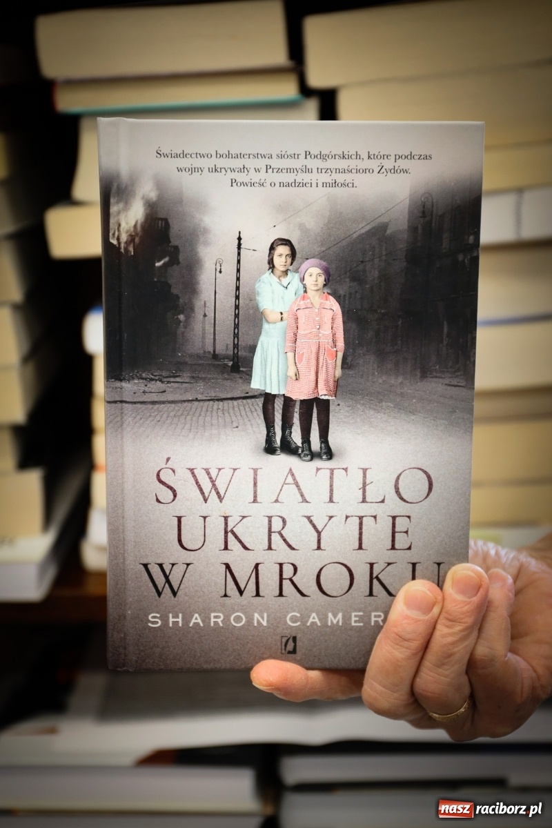 Zdjęcie w galerii na portalu naszraciborz.pl: Nowości wydawnicze na bibliotecznych półkach wiadomości z regionu