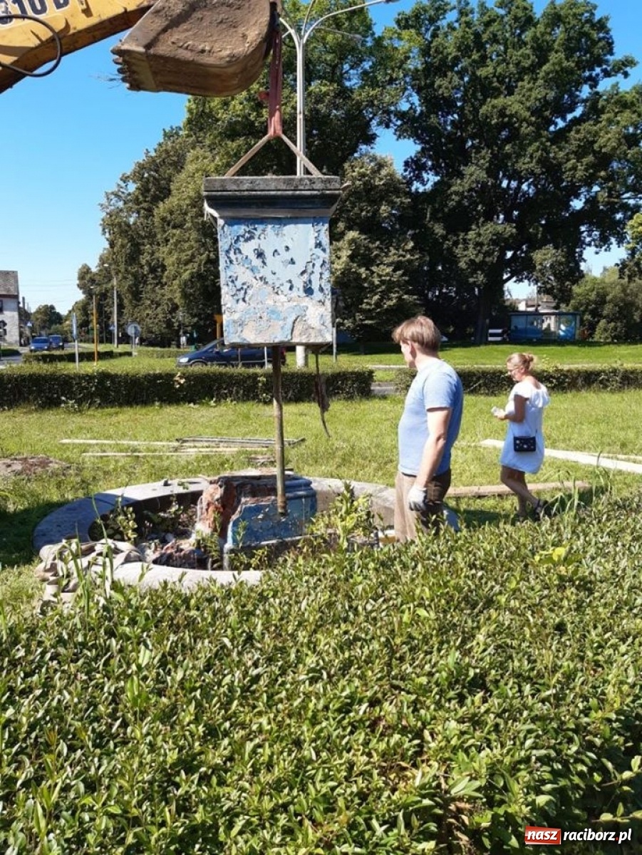 Zdjęcie w galerii na portalu naszraciborz.pl: W Rudach ruszyła renowacja kolumny maryjnej  wiadomości z regionu