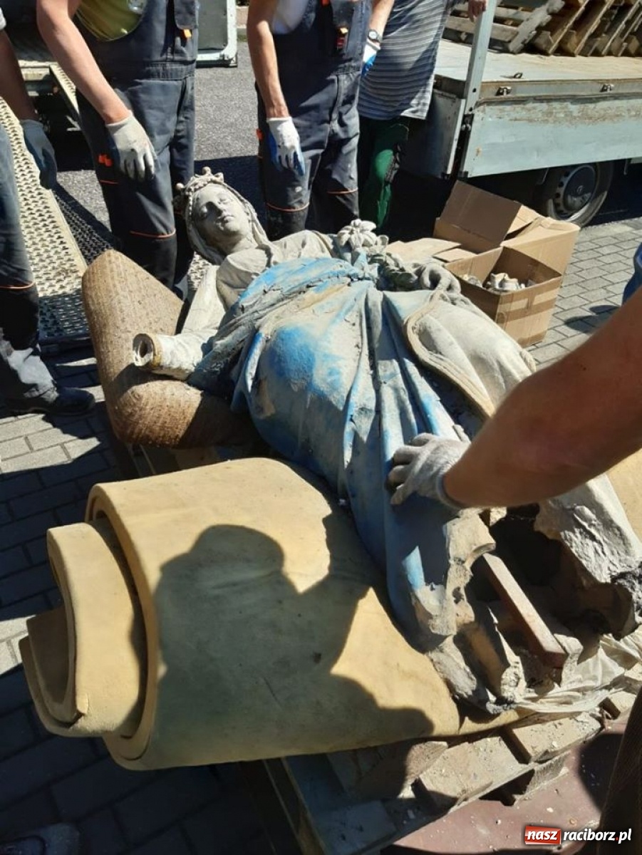 Zdjęcie w galerii na portalu naszraciborz.pl: W Rudach ruszyła renowacja kolumny maryjnej  wiadomości z regionu