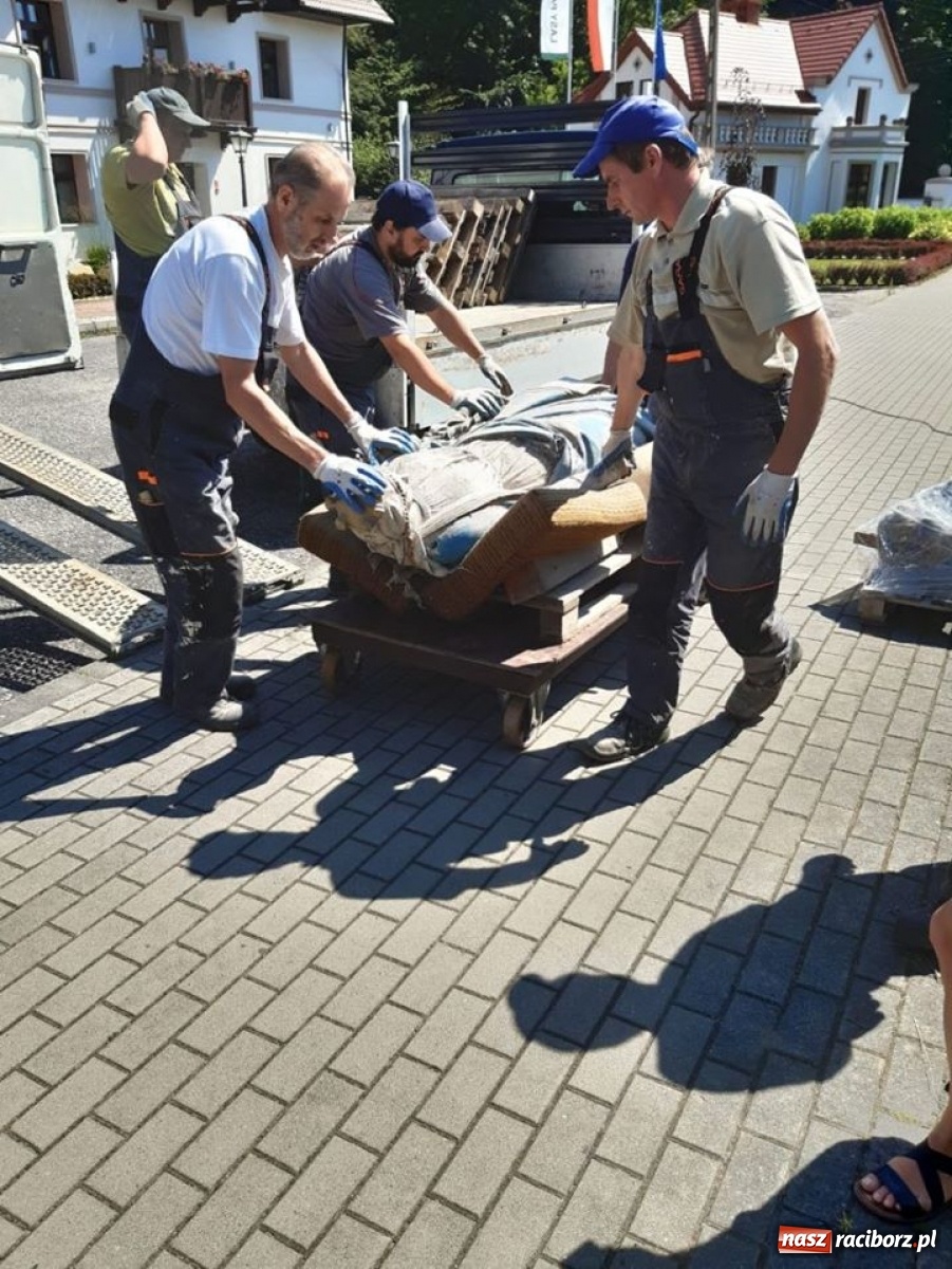 Zdjęcie w galerii na portalu naszraciborz.pl: W Rudach ruszyła renowacja kolumny maryjnej  wiadomości z regionu