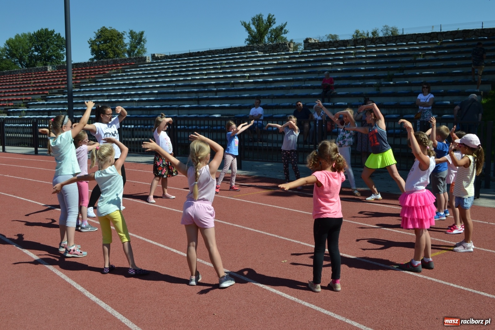 Zdjęcie w galerii na portalu naszraciborz.pl: Szalone warsztaty taneczne z RCK za nami [FOTO] wiadomości z regionu