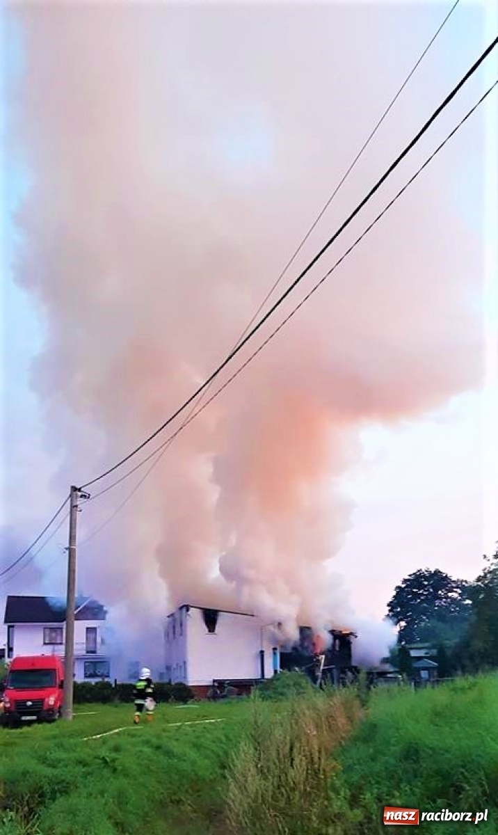 Zdjęcie w galerii na portalu naszraciborz.pl: Cały garaż stanął w ogniu! Raport 998 [WIDEO] wiadomości z regionu
