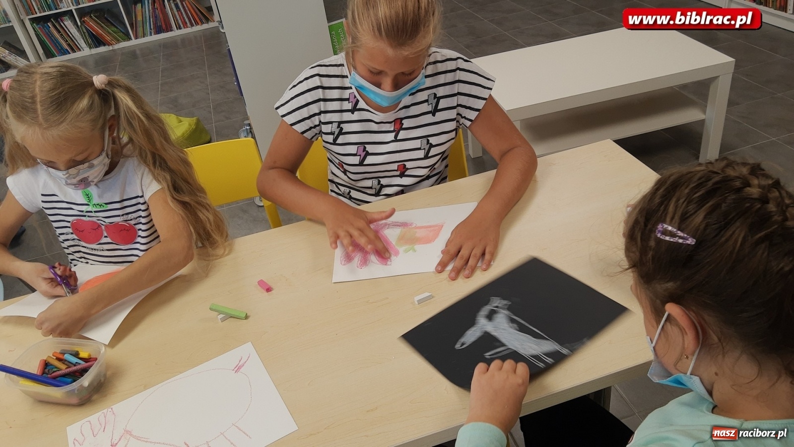 Zdjęcie w galerii na portalu naszraciborz.pl: Wakacje jak z obrazka w bibliotece w Brzeziu [FOTO] wiadomości z regionu