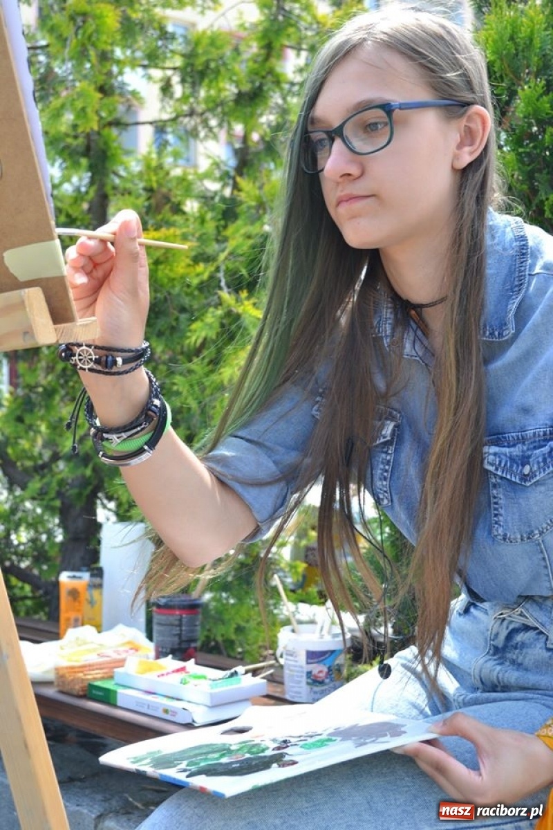 Zdjęcie w galerii na portalu naszraciborz.pl: Wakacyjny plener malarski w centrum Raciborza wiadomości z regionu