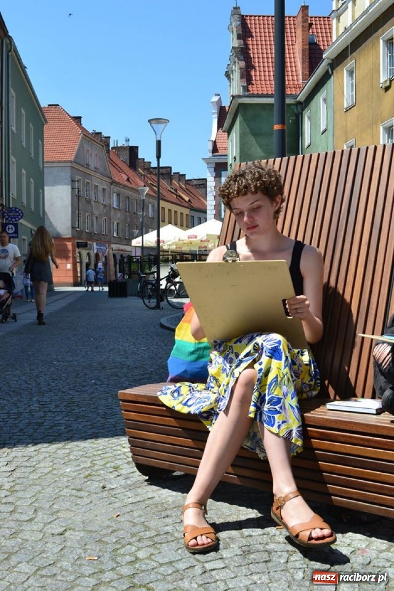 Zdjęcie w galerii na portalu naszraciborz.pl: Wakacyjny plener malarski w centrum Raciborza wiadomości z regionu
