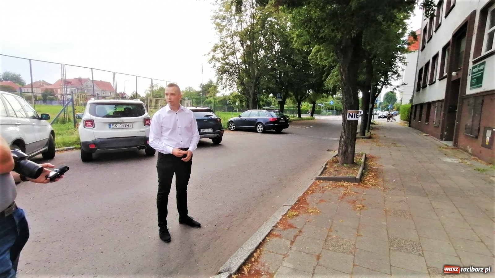 Zdjęcie w galerii na portalu naszraciborz.pl: Ruszyła walka o lipy przy Lwowskiej. Członkowie komisji Rady Miasta na wizji lokalnej [FOTO i WIDEO] wiadomości z regionu