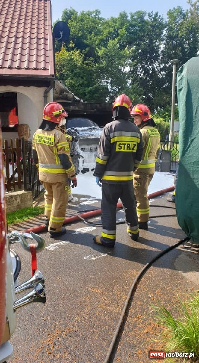 Zdjęcie w galerii na portalu naszraciborz.pl: Pożar garażu w Kuźni Raciborskiej [FOTO] wiadomości z regionu