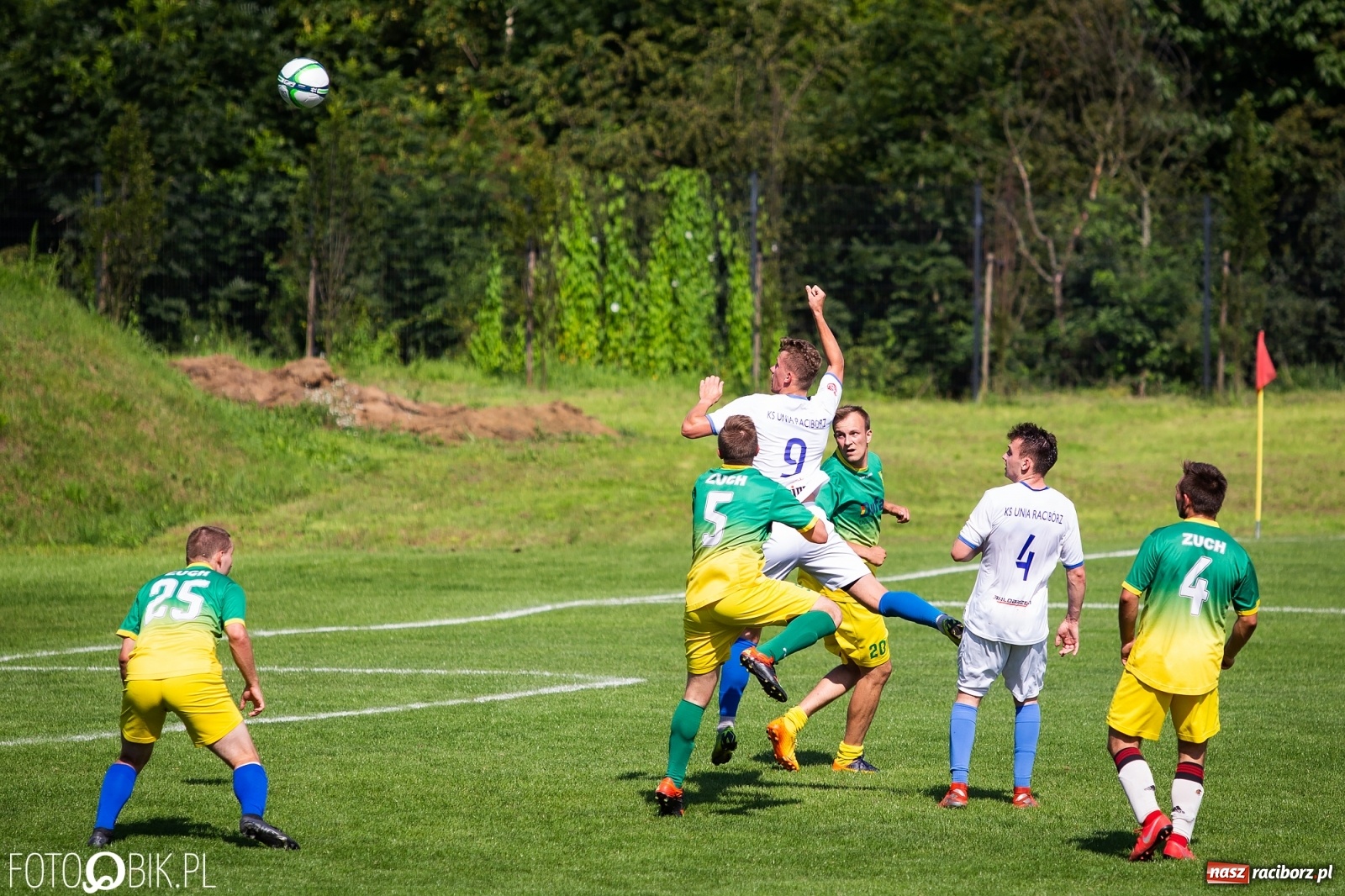 Zdjęcie w galerii na portalu naszraciborz.pl: Sparingowa masakra piłą nożną przy Srebrnej [FOTO] wiadomości z regionu