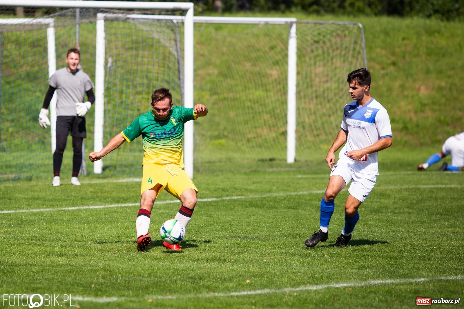 Zdjęcie w galerii na portalu naszraciborz.pl: Sparingowa masakra piłą nożną przy Srebrnej [FOTO] wiadomości z regionu