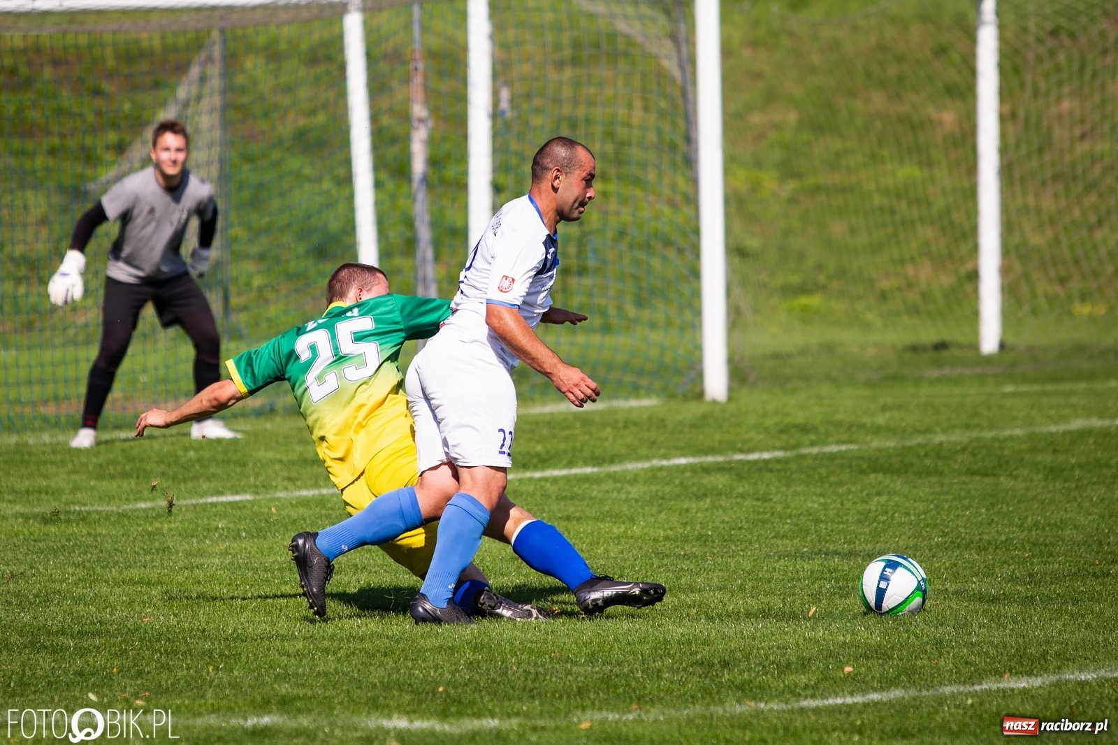 Zdjęcie w galerii na portalu naszraciborz.pl: Sparingowa masakra piłą nożną przy Srebrnej [FOTO] wiadomości z regionu