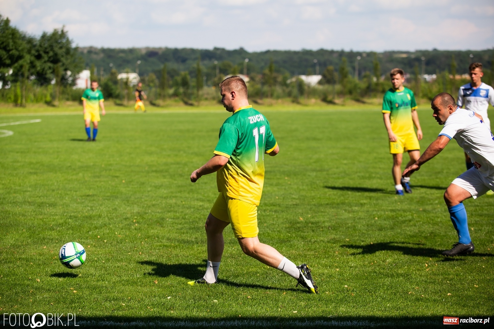 Zdjęcie w galerii na portalu naszraciborz.pl: Sparingowa masakra piłą nożną przy Srebrnej [FOTO] wiadomości z regionu
